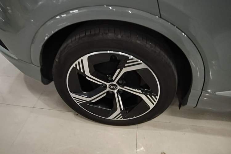 Used Audi Q4 e-tron 2024 40 e-tron Boundary Edition Right Rear Wheel Hub