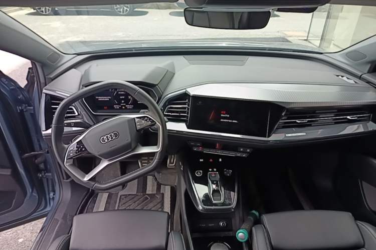 Used Audi Q4 e-tron 2024 40 e-tron Boundary Edition Center Console