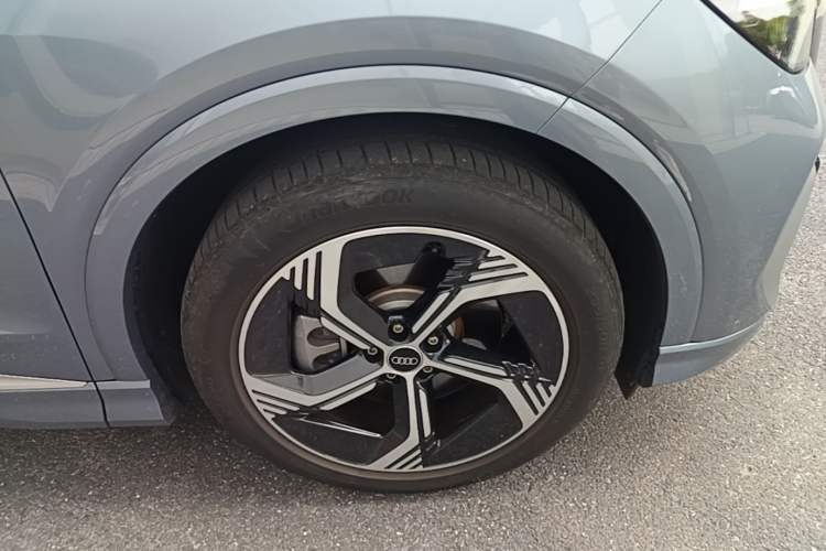 Used Audi Q4 e-tron 2024 40 e-tron Boundary Edition Right Front Wheel Hub