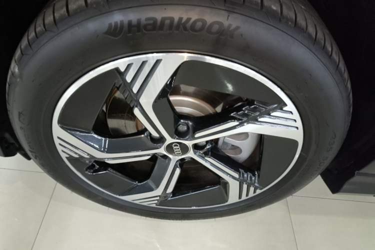 Used Audi Q4 e-tron 2024 40 e-tron Boundary Edition Left Front Wheel Hub