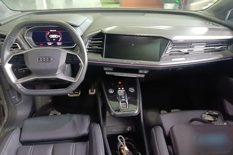 Used Audi Q4 e-tron 2024 40 e-tron Boundary Edition Center Console