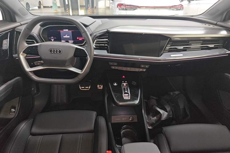 Used Audi Q4 e-tron 2024 40 e-tron Boundary Edition Center Console