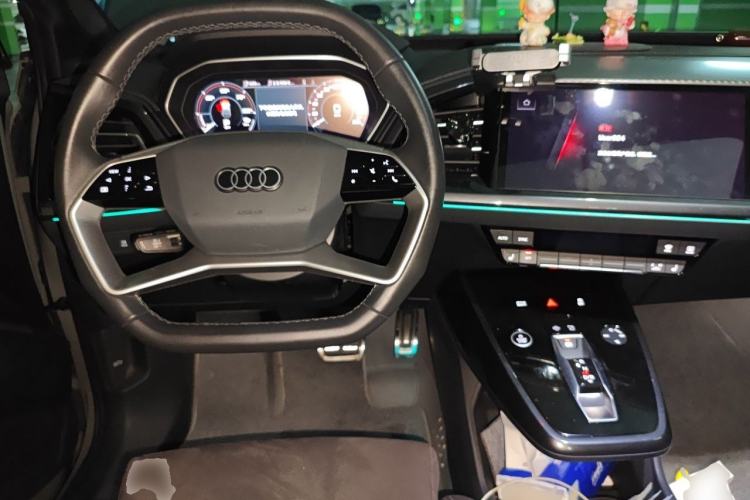 Used Audi Q4 e-tron 2024 40 e-tron Boundary Edition in Midnight Blue Center Console