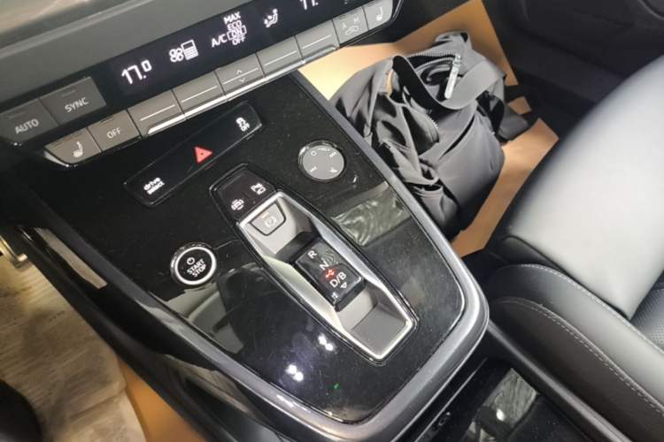 Used Audi Q4 e-tron 2024 40 e-tron Boundary Edition Gear Lever