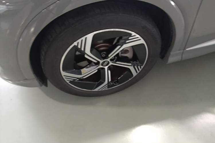 Used Audi Q4 e-tron 2024 40 e-tron Boundary Edition Left Front Wheel Hub