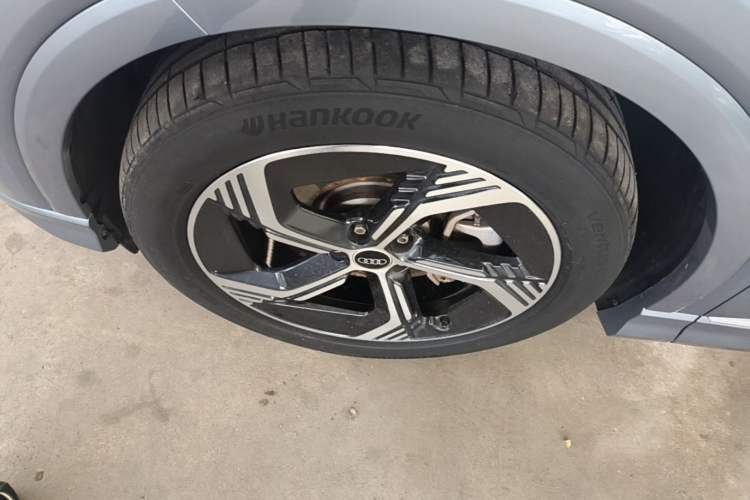 Used Audi Q4 e-tron 2024 40 e-tron Boundary Edition Left Front Wheel Hub