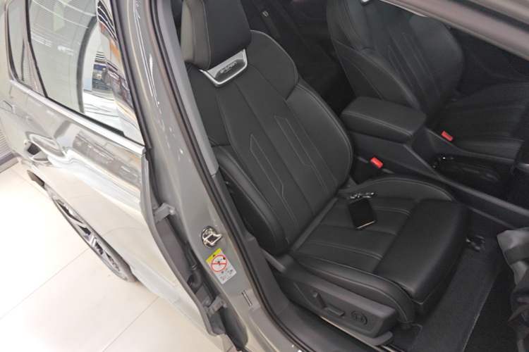 Used Audi Q4 e-tron 2024 40 e-tron Boundary Edition Right Front Seat
