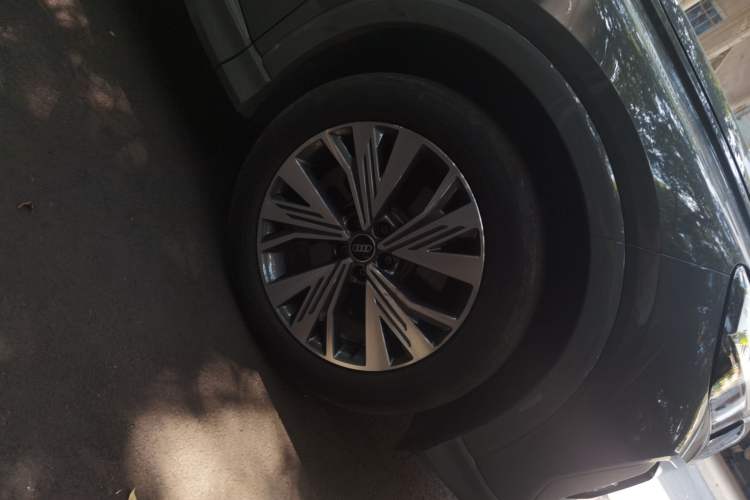 Used Audi Q4 e-tron 2024 40 e-tron Adventure Edition Right Front Wheel Hub
