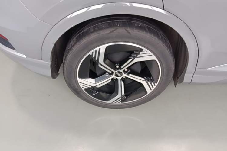 Used Audi Q4 e-tron 2024 40 e-tron Boundary Edition Right Rear Wheel Hub