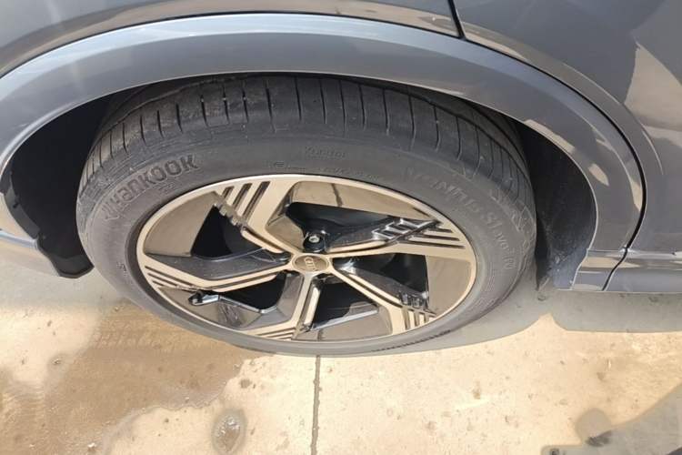 Used Audi Q4 e-tron 2024 40 e-tron Boundary Edition Right Rear Wheel Hub