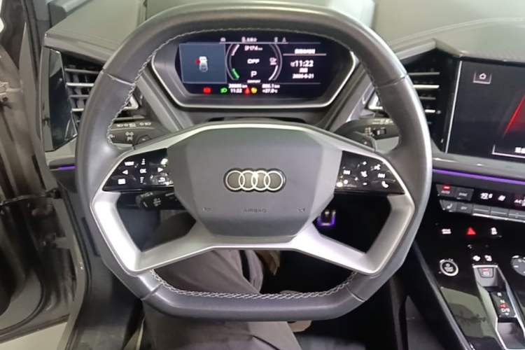 Used Audi Q4 e-tron 2024 40 e-tron Boundary Edition Steering Wheel