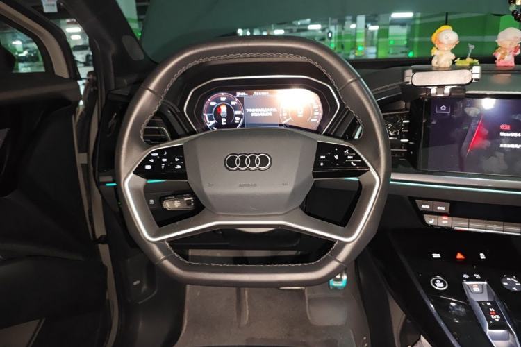 Used Audi Q4 e-tron 2024 40 e-tron Boundary Edition in Midnight Blue Steering Wheel