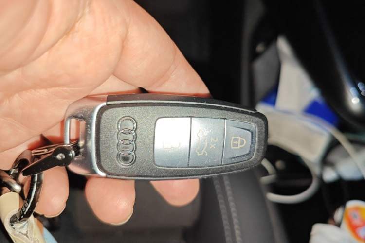 Used Audi Q4 e-tron 2024 40 e-tron Boundary Edition in Midnight Blue Vehicle Key