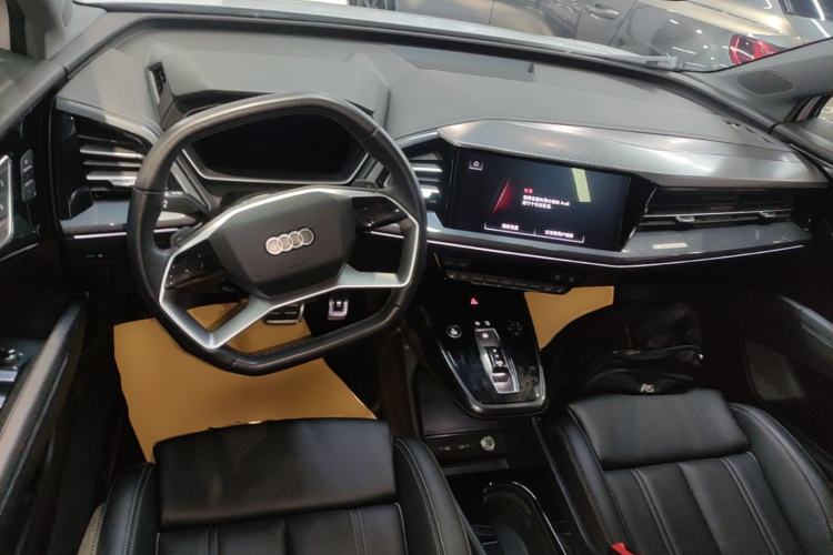Used Audi Q4 e-tron 2024 40 e-tron Boundary Edition Center Console