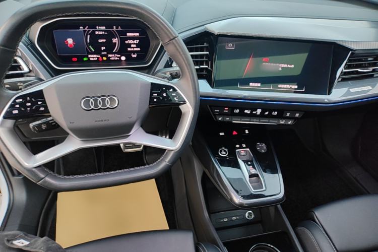 Used Audi Q4 e-tron 2024 50 e-tron quattro Creation Edition Midnight Center Console