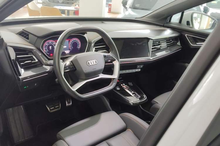 Used Audi Q4 e-tron 2024 40 e-tron Boundary Edition Center Console