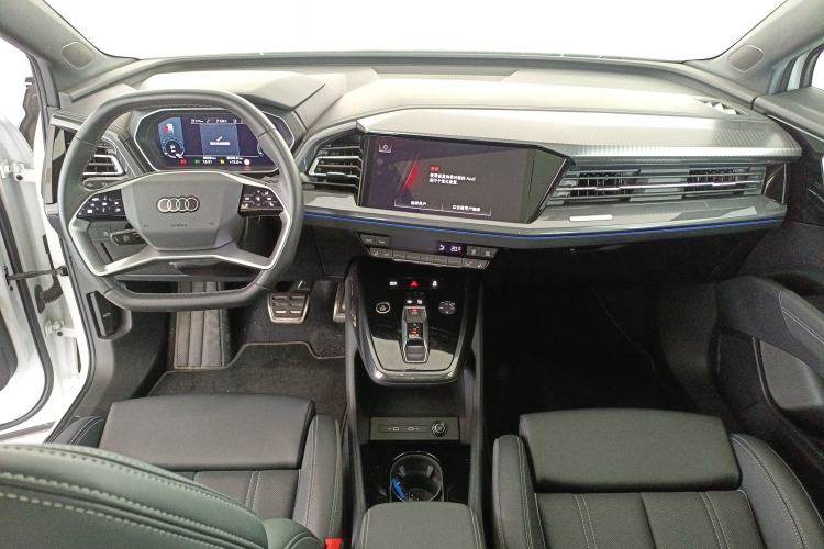Used Audi Q4 e-tron 2024 50 e-tron quattro Creation Edition Midnight Center Console