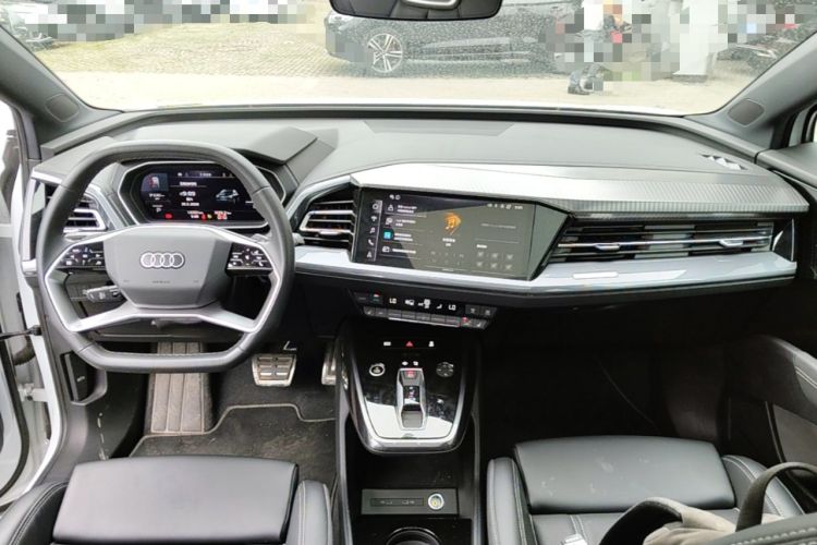 Used Audi Q4 e-tron 2024 50 e-tron quattro Creation Edition Midnight Center Console