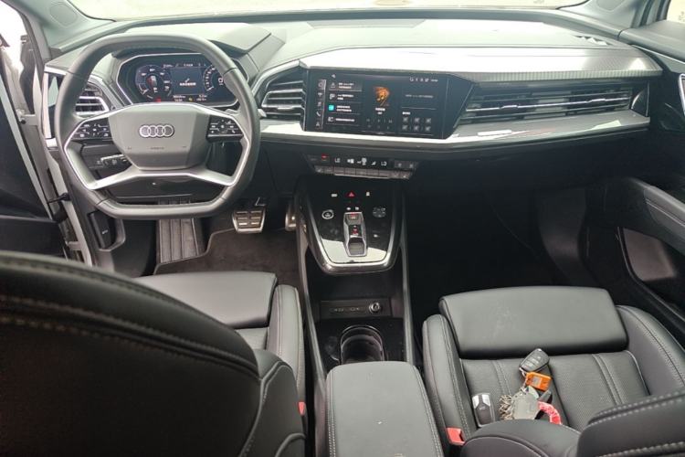 Used Audi Q4 e-tron 2024 40 e-tron Boundary Edition Center Console