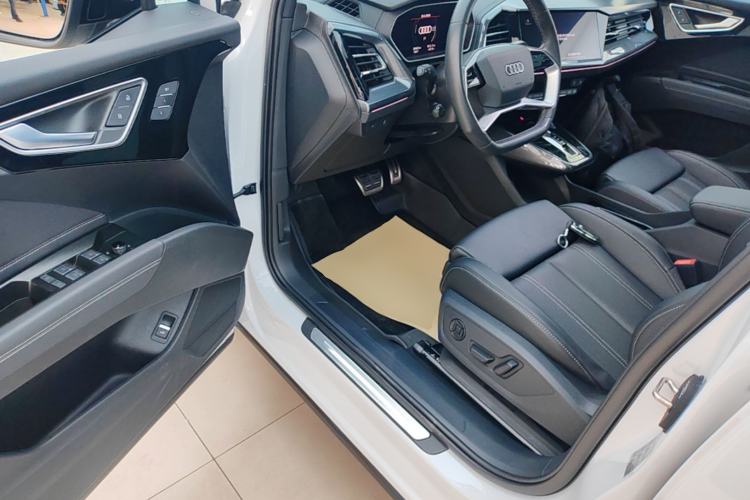 Used Audi Q4 e-tron 2024 50 e-tron quattro Creation Edition Midnight Driver Seat