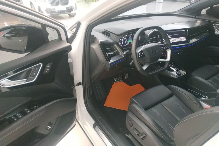 Used Audi Q4 e-tron 2024 50 e-tron quattro Creation Edition Midnight Driver Seat