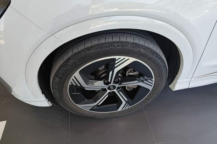 Used Audi Q4 e-tron 2024 40 e-tron Boundary Edition Exterior 4