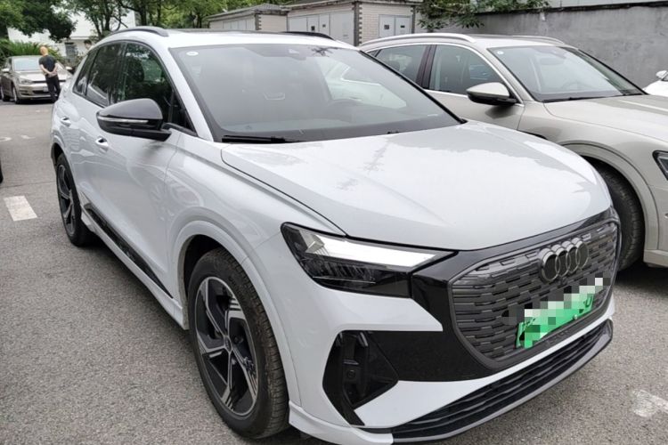 Used Audi Q4 e-tron 2024 50 e-tron quattro Creation Edition Midnight Front Right 45 Deg