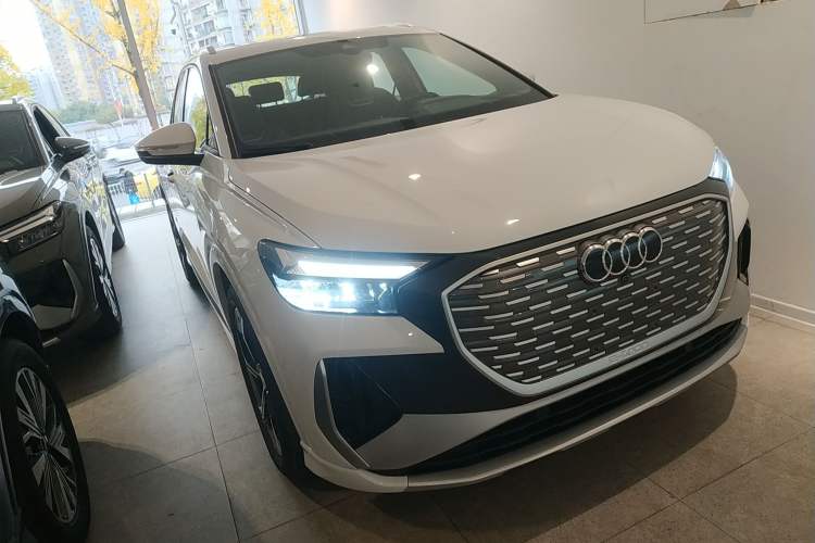 Used Audi Q4 e-tron 2024 40 e-tron Boundary Edition Front Right 45 Deg