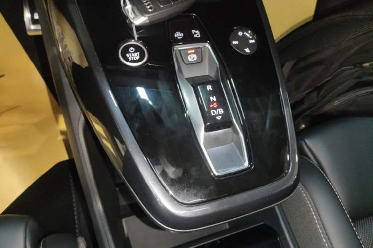 Used Audi Q4 e-tron 2024 40 e-tron Boundary Edition Gear Lever