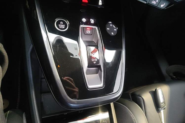 Used Audi Q4 e-tron 2024 50 e-tron quattro Creation Edition Midnight Gear Lever
