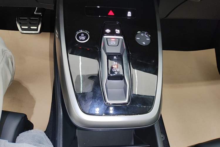 Used Audi Q4 e-tron 2024 40 e-tron Adventure Edition Gear Lever