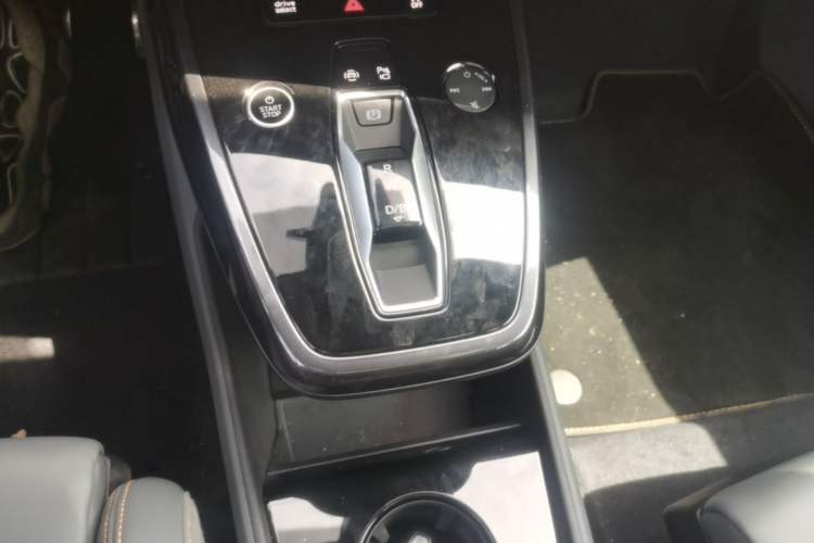 Used Audi Q4 e-tron 2024 40 e-tron Boundary Edition Gear Lever