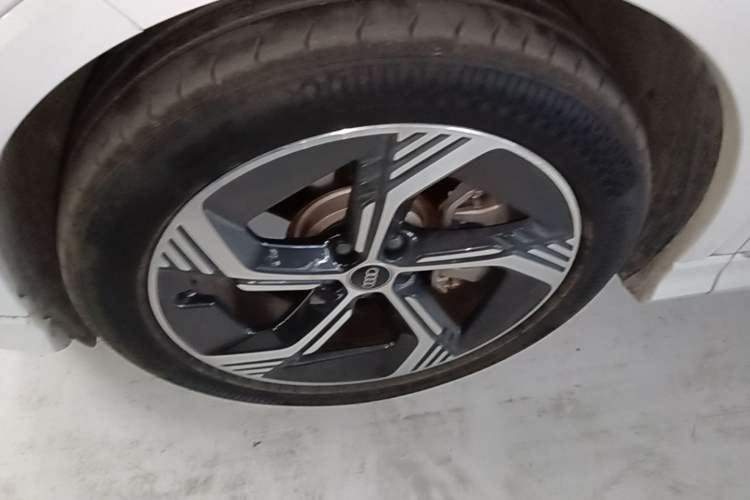Used Audi Q4 e-tron 2024 40 e-tron Boundary Edition Left Front Wheel Hub
