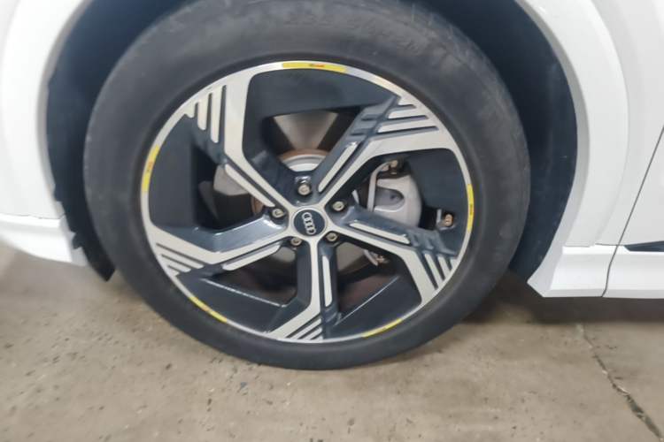Used Audi Q4 e-tron 2024 40 e-tron Champion Edition Left Front Wheel Hub