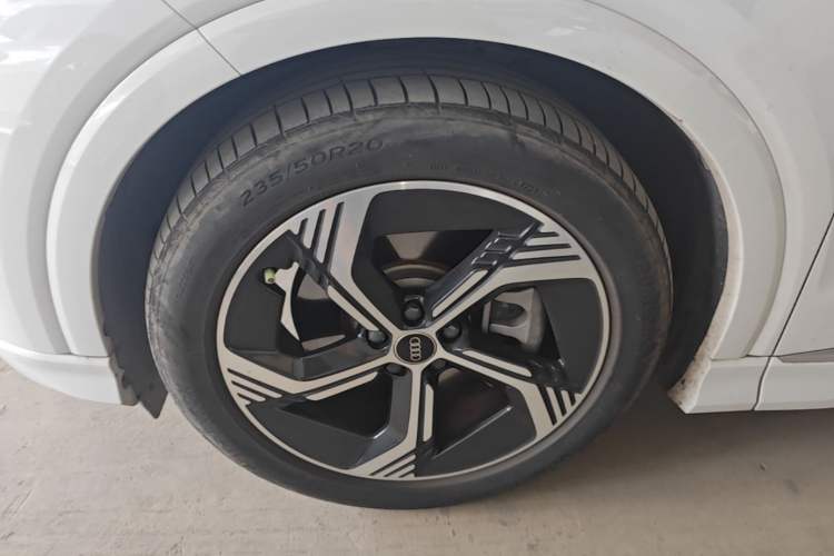 Used Audi Q4 e-tron 2024 40 e-tron Boundary Edition Left Front Wheel Hub