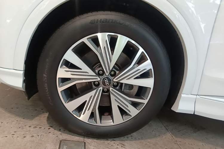 Used Audi Q4 e-tron 2024 40 e-tron Adventure Edition Left Front Wheel Hub