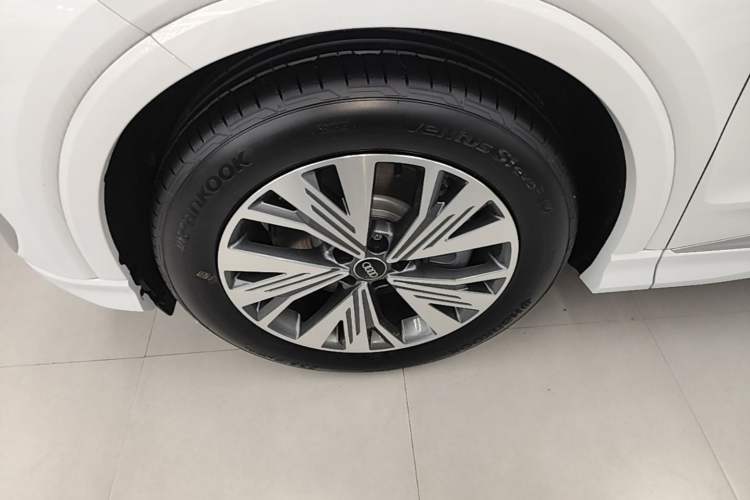 Used Audi Q4 e-tron 2024 40 e-tron Adventure Edition Left Front Wheel Hub