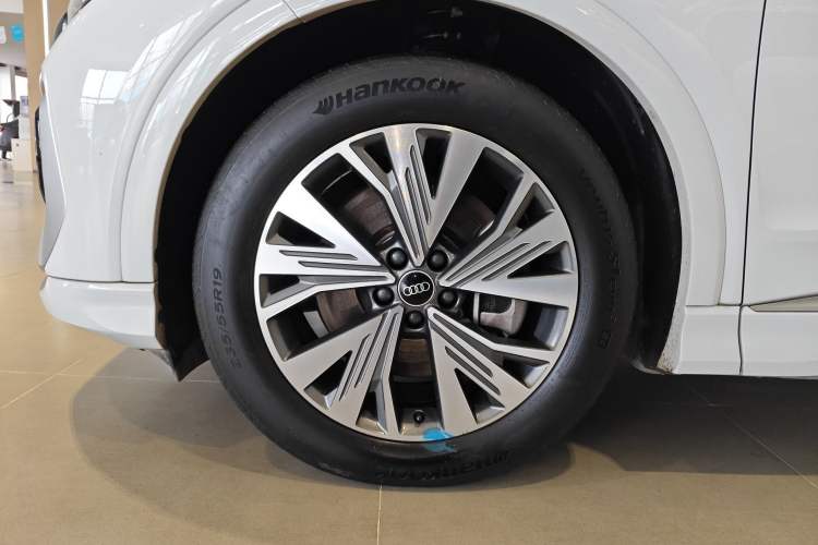 Used Audi Q4 e-tron 2024 40 e-tron Adventure Edition Left Front Wheel Hub