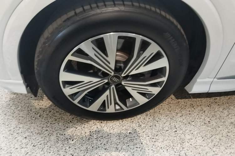 Used Audi Q4 e-tron 2024 40 e-tron Adventure Edition Left Front Wheel Hub
