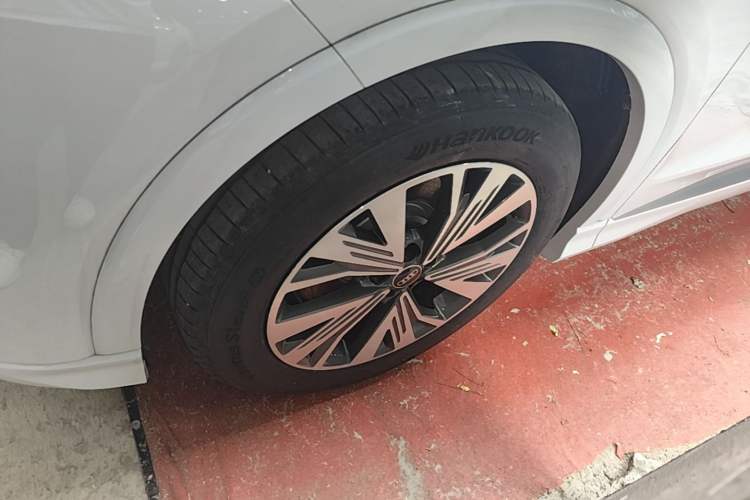 Used Audi Q4 e-tron 2024 40 e-tron Adventure Edition Left Front Wheel Hub
