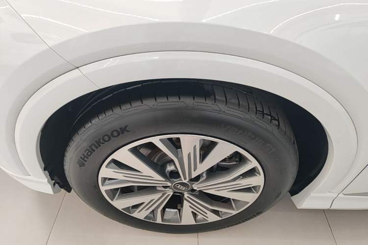 Used Audi Q4 e-tron 2024 40 e-tron Adventure Edition Left Front Wheel Hub