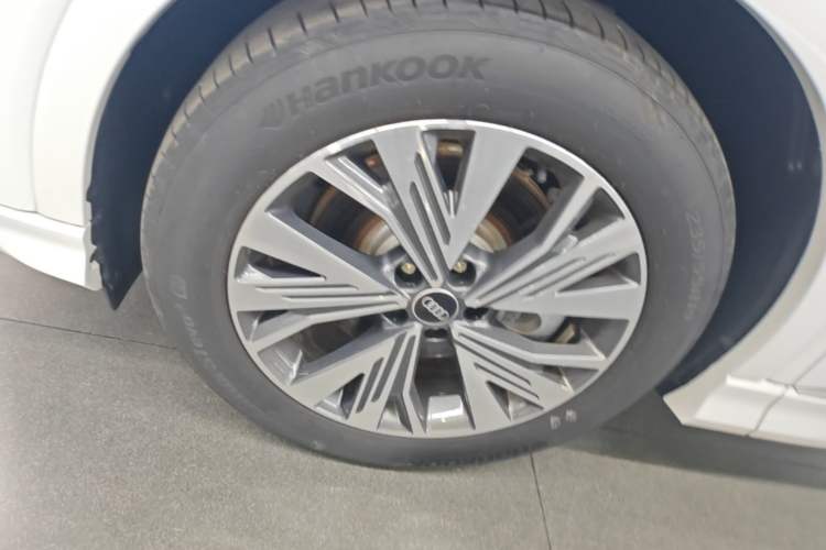 Used Audi Q4 e-tron 2024 40 e-tron Adventure Edition Left Front Wheel Hub