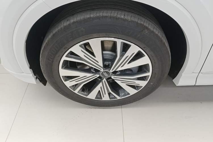 Used Audi Q4 e-tron 2024 40 e-tron Adventure Edition Left Front Wheel Hub