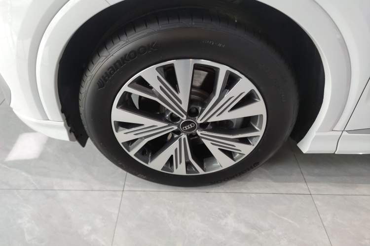 Used Audi Q4 e-tron 2024 40 e-tron Adventure Edition Left Front Wheel Hub