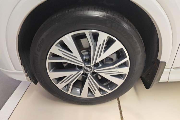Used Audi Q4 e-tron 2024 40 e-tron Adventure Edition Left Front Wheel Hub