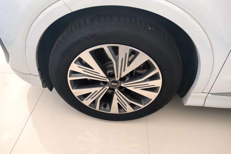 Used Audi Q4 e-tron 2024 40 e-tron Adventure Edition Left Front Wheel Hub