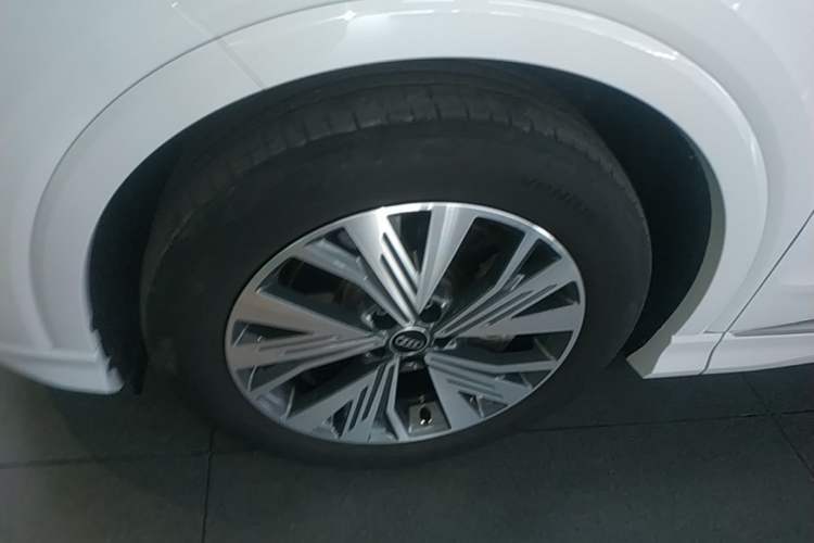 Used Audi Q4 e-tron 2024 40 e-tron Adventure Edition Left Front Wheel Hub