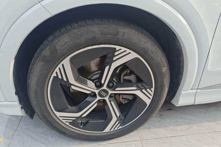 Used Audi Q4 e-tron 2024 40 e-tron Adventure Edition Left Front Wheel Hub