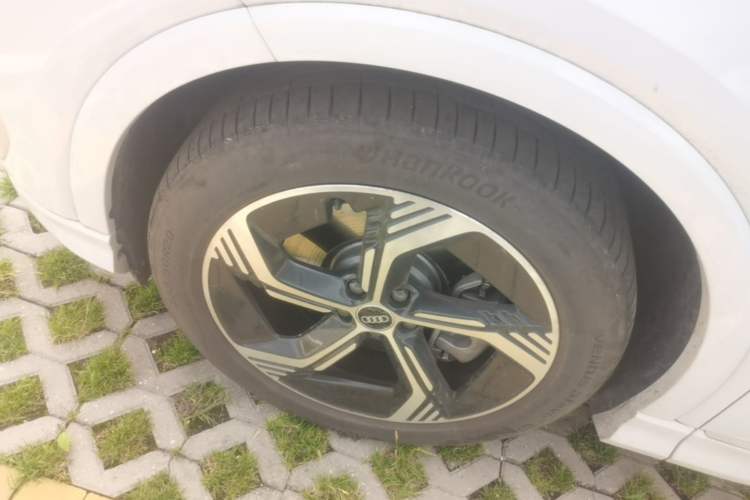Used Audi Q4 e-tron 2024 40 e-tron Boundary Edition Left Front Wheel Hub