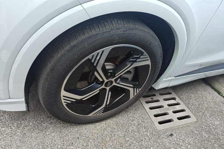 Used Audi Q4 e-tron 2024 40 e-tron Boundary Edition Left Front Wheel Hub
